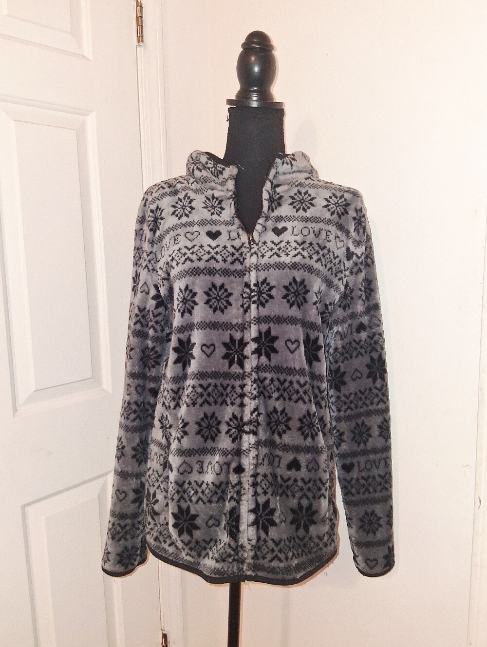 Cozy Gray Nordic Print Fleece Jacket - Picture 3 of 6